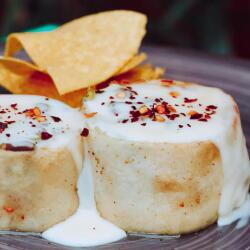 Tortilla Melty Chili Con Queso